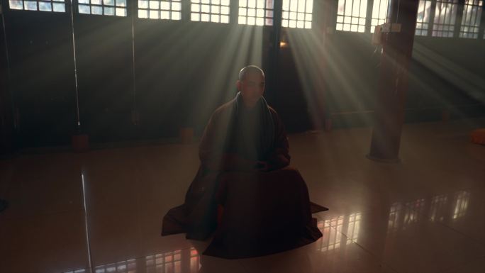 僧人意境打坐冥想视频