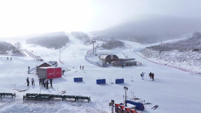 01太舞滑雪小镇 大雪天 滑雪道 空镜