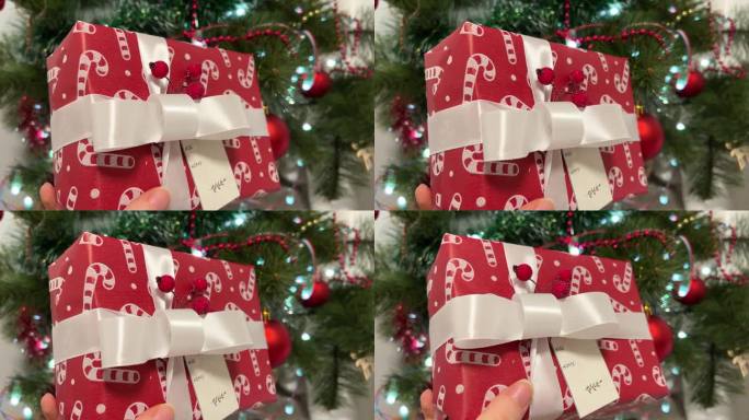 礼物放在圣诞树下。红盒子，黄胶带。把新年礼物包装在圣诞树附近，用红色包装精美的礼物，用不同的装饰作为