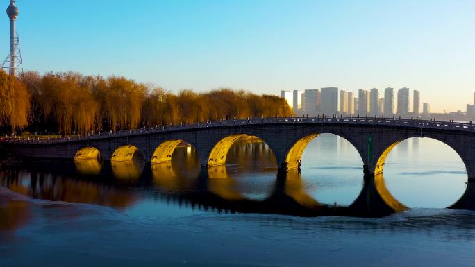 4K航拍临沂市凤凰广场涑河九孔桥风景