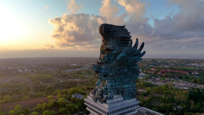 印尼巴厘岛的鹰鹫雕像。