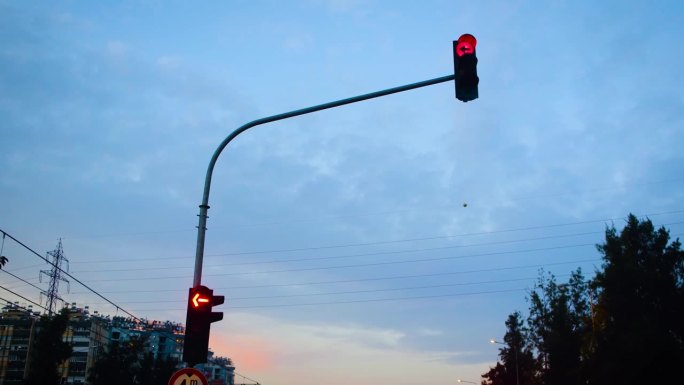 交通灯由红变绿