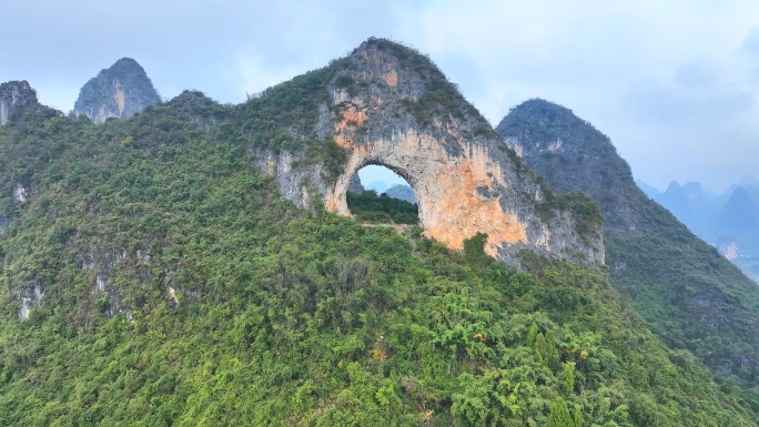 桂林阳朔月亮山景区