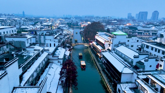 冬天南京夫子庙秦淮河的雪景夜景航拍风光