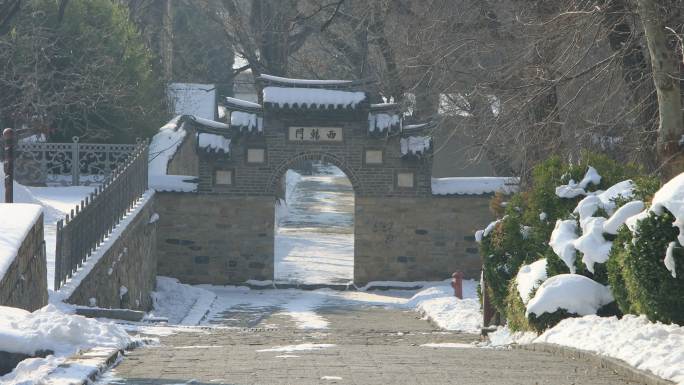 山东威海刘公岛北洋水师水兵学堂西辕门雪景