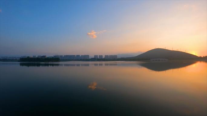 湖边日出