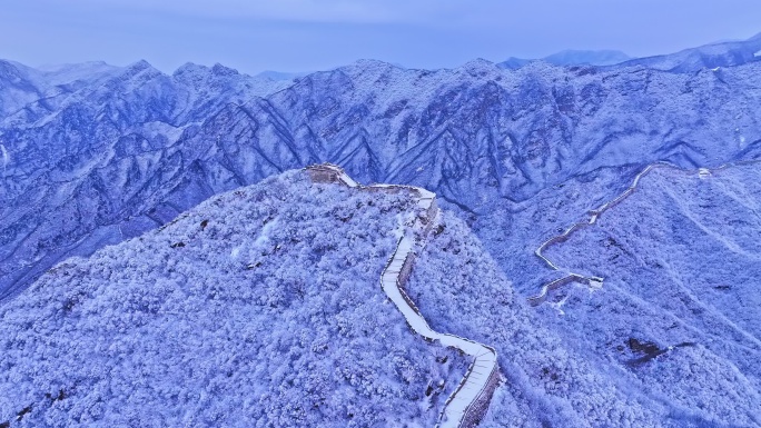 雪后航拍箭扣长城