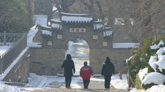 山东威海刘公岛北洋水师水兵学堂西辕门雪景