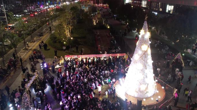 台州市温岭市银泰购物中心平安夜圣诞节