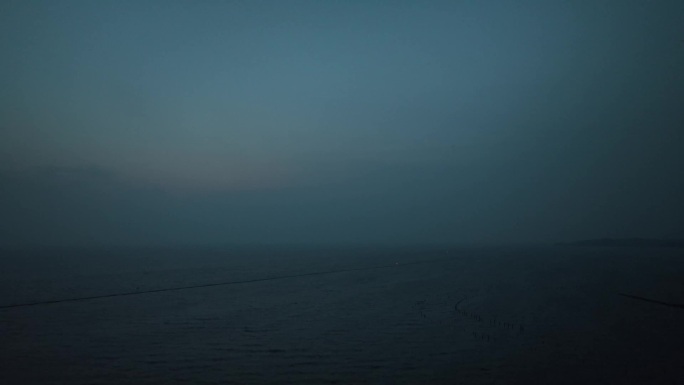 日出前海面航拍