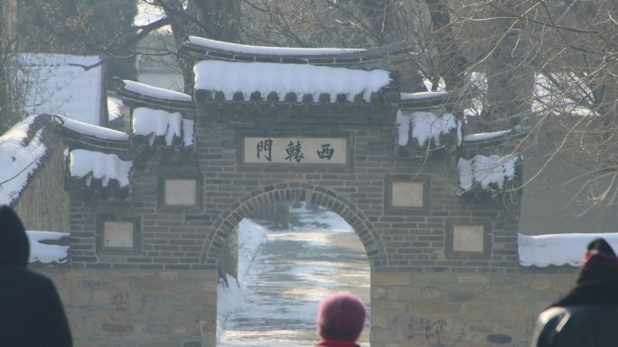 山东威海刘公岛北洋水师水兵学堂西辕门雪景