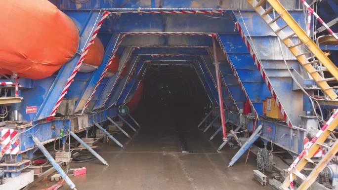 隧道施工隧道口二衬台车隧道入口