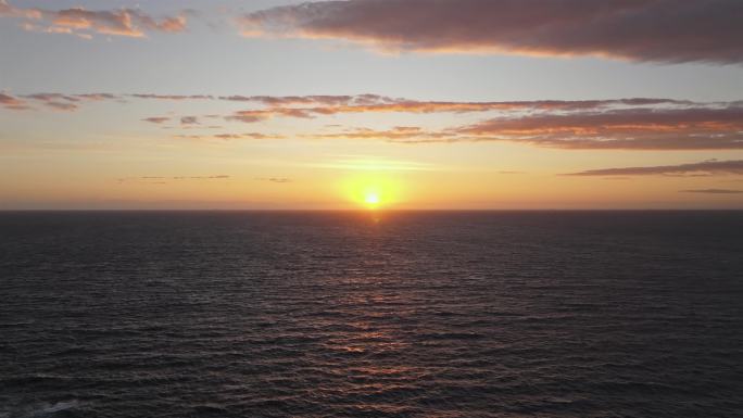 灯塔海岛日落夕阳航拍灯塔大海海岛海岸唯美