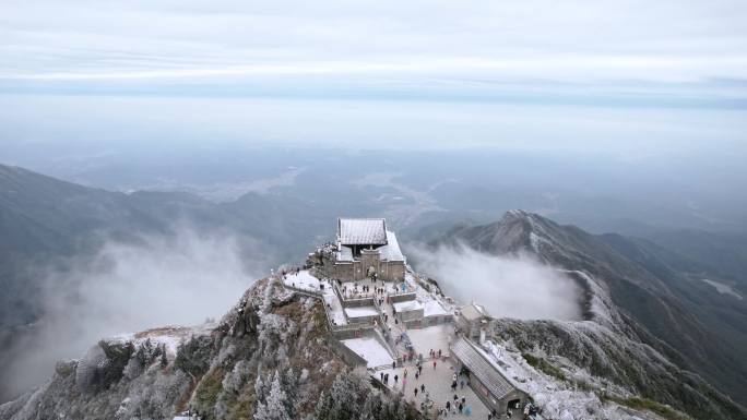 湖南南岳衡山松树凇雪景祝融峰