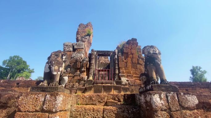 东梅汶山寺庙是为了纪念湿婆神而建造的，是高棉文明的一座寺庙，位于柬埔寨吴哥的领土上。