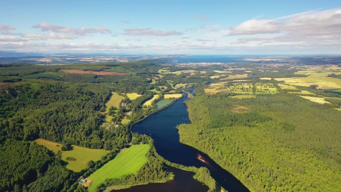 俯瞰尼斯湖，眺望因弗内斯，苏格兰高地，苏格兰