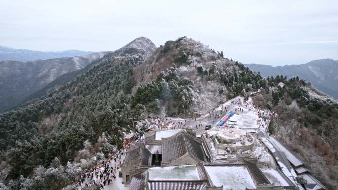 湖南南岳衡山松树凇雪景祝融峰