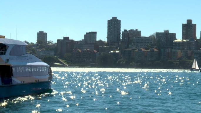 悉尼歌剧院周边海水船