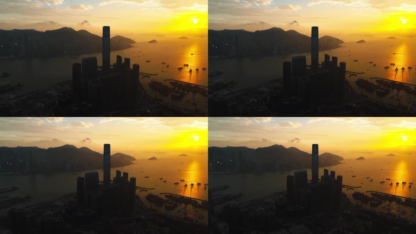 从无人机上看香港，城市天际线上挤满了摩天大楼