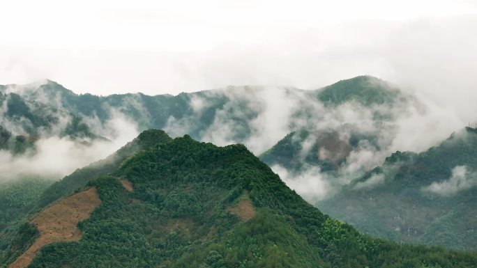 雨后山间云雾