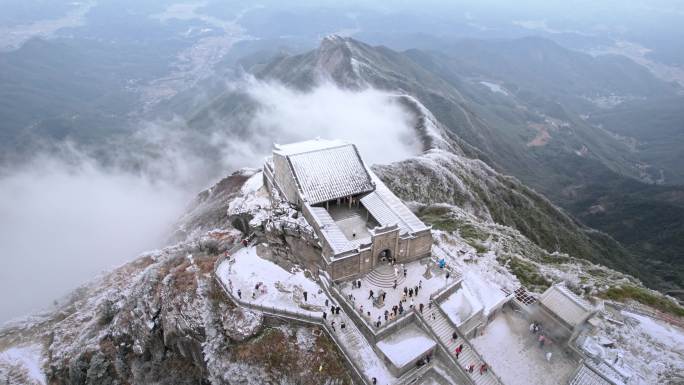 湖南南岳衡山松树凇雪景祝融峰