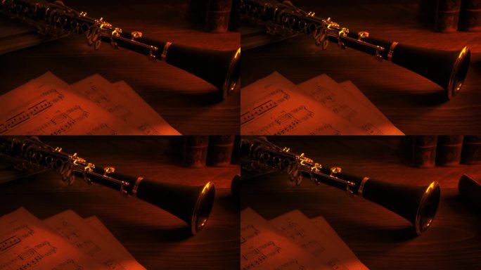 单簧管在桌子上的火辉光