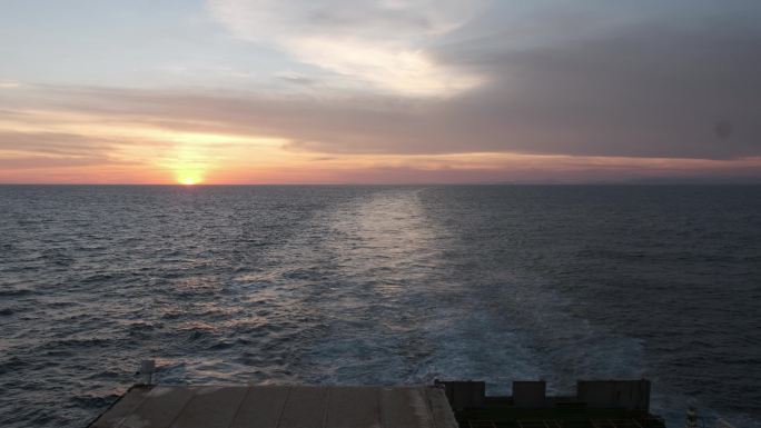 西沙群岛南海游轮黄昏航拍