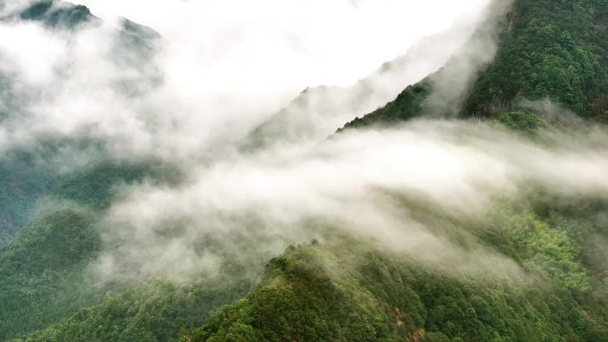 雨后山间云雾