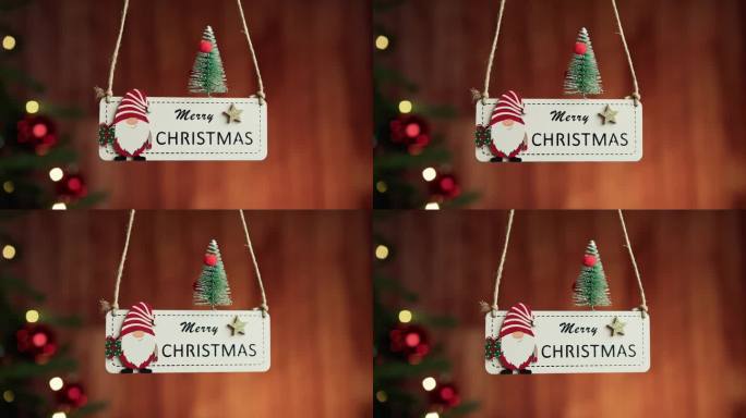 圣诞快乐的贴片，背景是装饰过的树