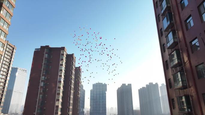 气球天空放飞气球 航拍彩色气球气球嘉年华