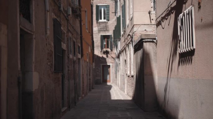 威尼斯街道的景色小巷子欧式建筑