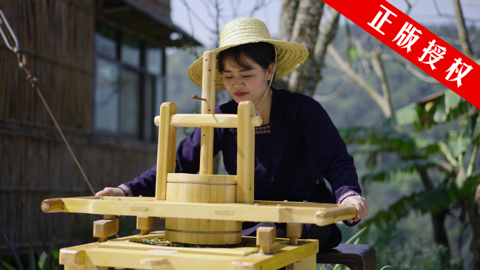 传统工艺茶木制揉茶机手工茶制作