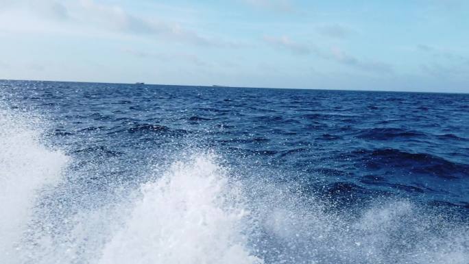 西沙群岛南海岛礁船上水花地拍