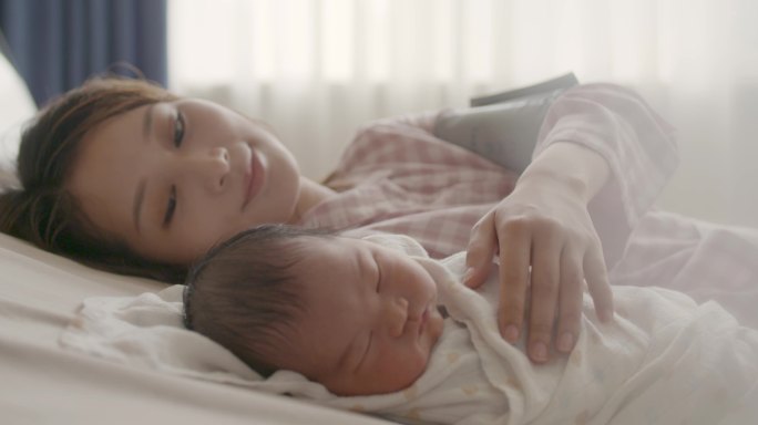 母婴母爱宝宝亲子互动新生儿