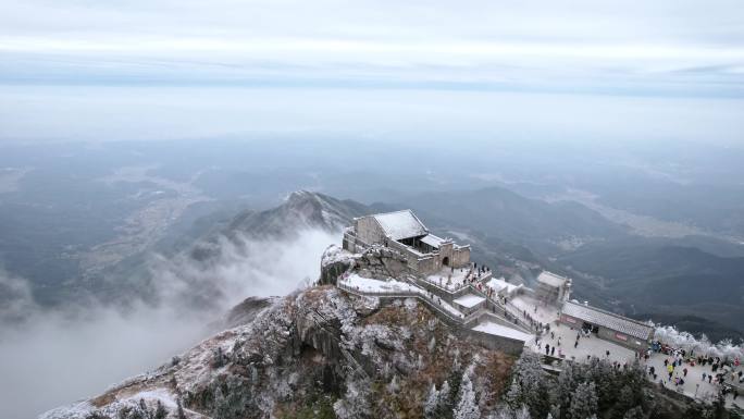 湖南南岳衡山松树凇雪景祝融峰