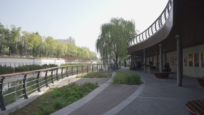 北京亮马桥风景湖泊水树木空镜