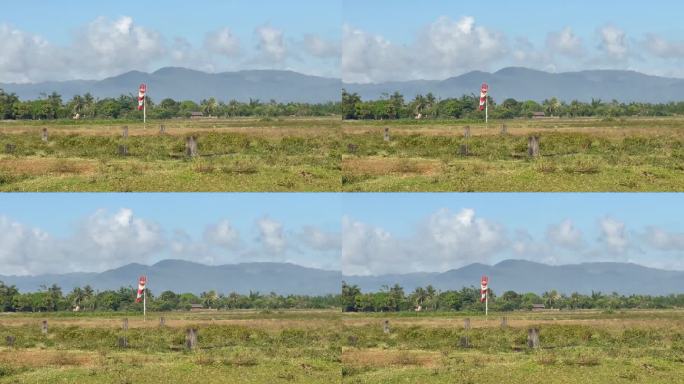 马洛安采特拉机场的红白机场风袜(风向标)。马达加斯加。