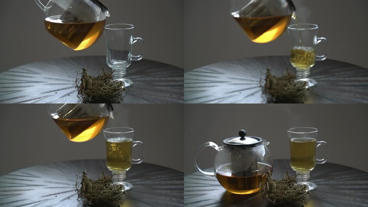 在喀拉拉邦苦瓜植物的玻璃中倒入蓖麻茶，喀拉拉邦挂在葡萄藤上，用来制作有利于减肥的草药健康茶
