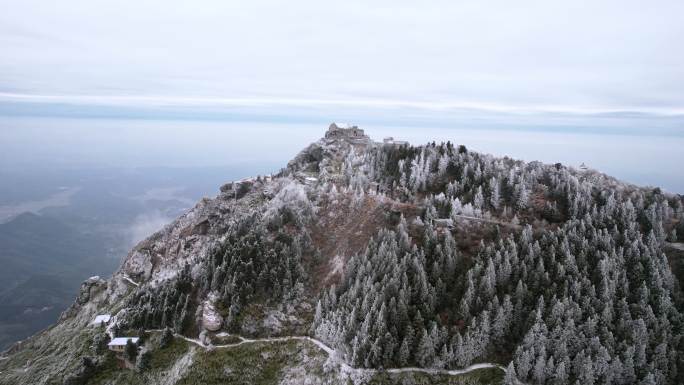 湖南南岳衡山松树凇雪景祝融峰