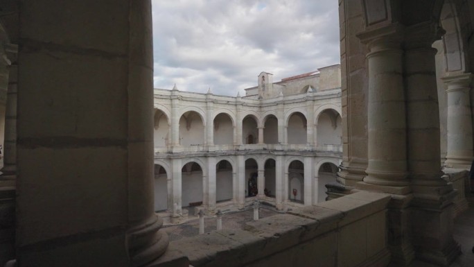 墨西哥瓦哈卡州圣多明各古兹曼教堂和修道院内的新西班牙巴洛克式建筑