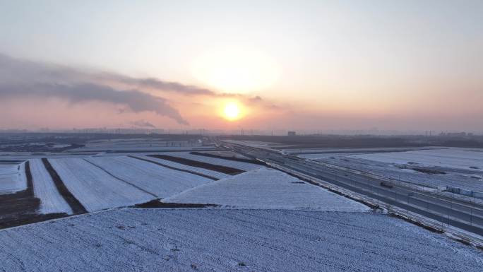 落日 黑土地 雪景 公路