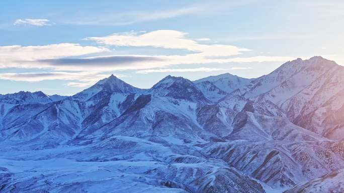 4k航拍祁连雪山冬季草原巴尔斯圣山