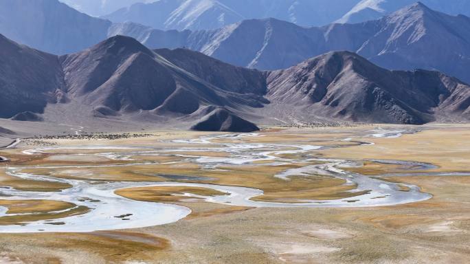 航拍西藏阿里班公湖自然风光