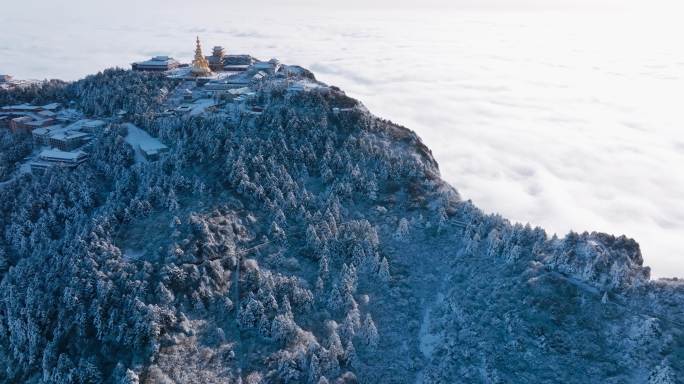 俯拍四川峨眉山金顶冬季雪景云海美丽景观