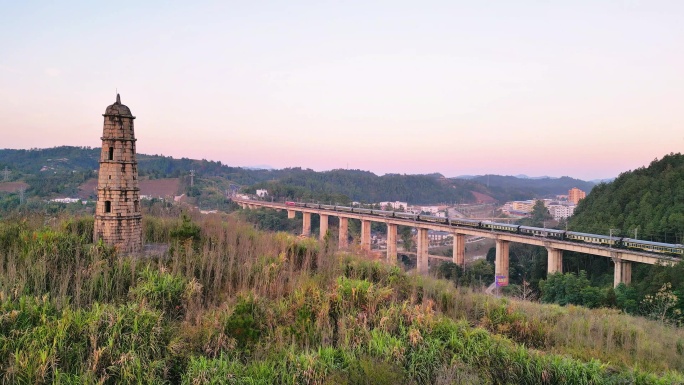 京九铁路桥梁绿皮火车