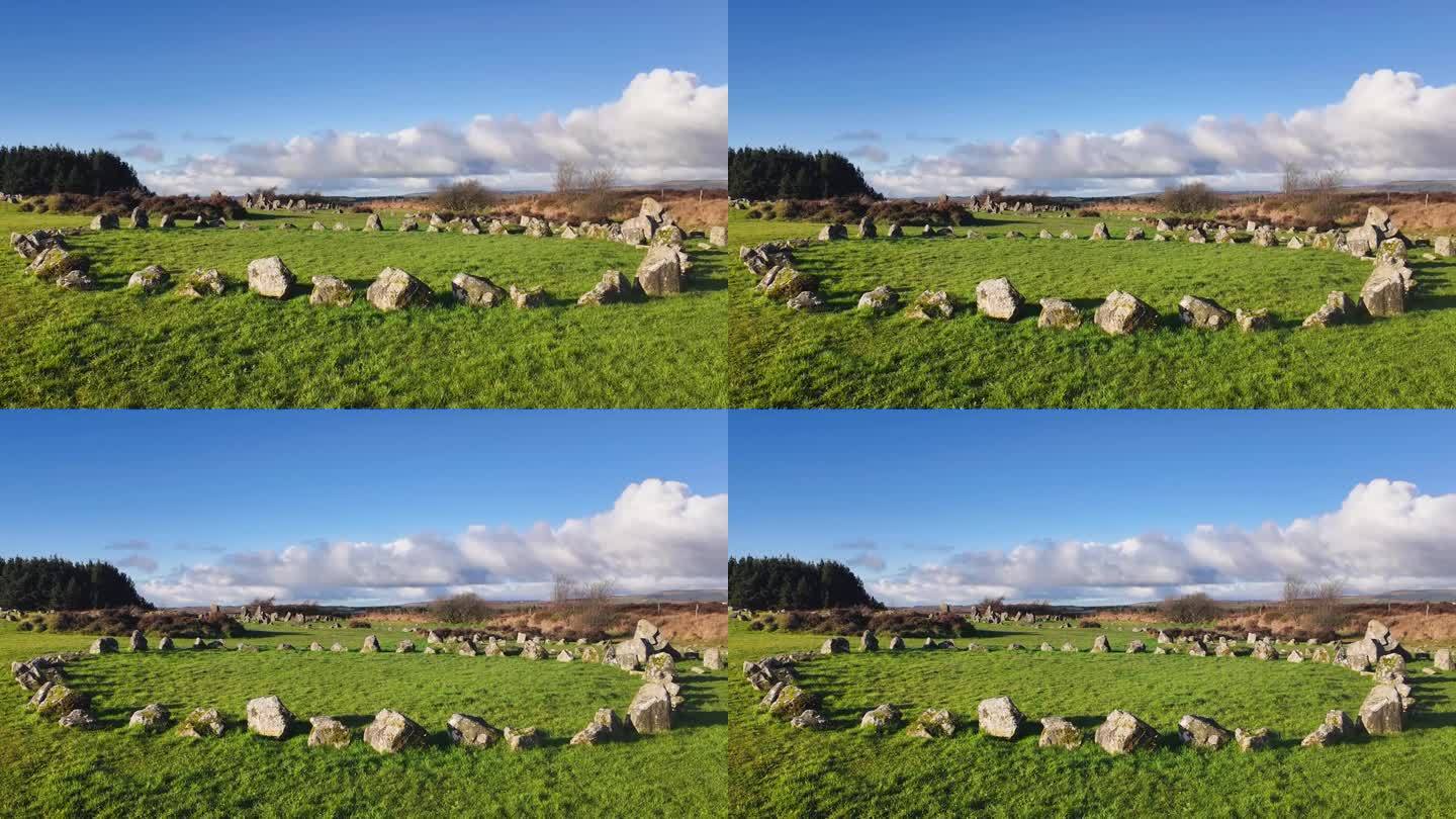 北爱尔兰泰隆郡库克斯敦附近的青铜时代定居点的比格莫尔巨石圈和排列