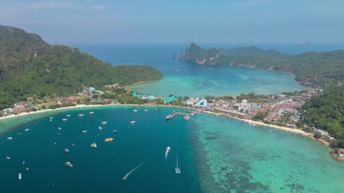 无人机拍摄的披披岛与美丽的海滩泰国地标。