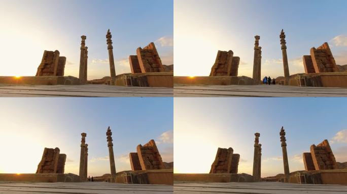 伊朗波斯波利斯——2022年6月8日:一群游客走过巨大的石柱雕像。波斯历史名城波斯波利斯