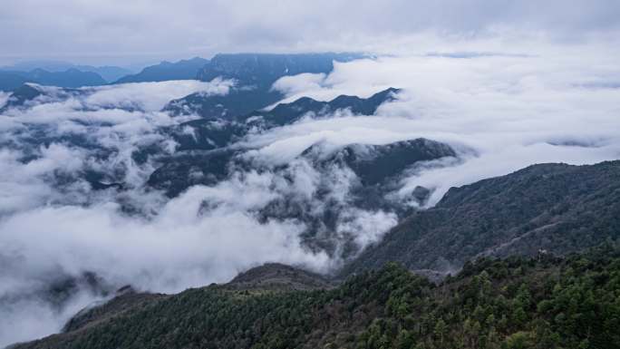 8K震撼山峰云海流瀑自然风光航拍延时