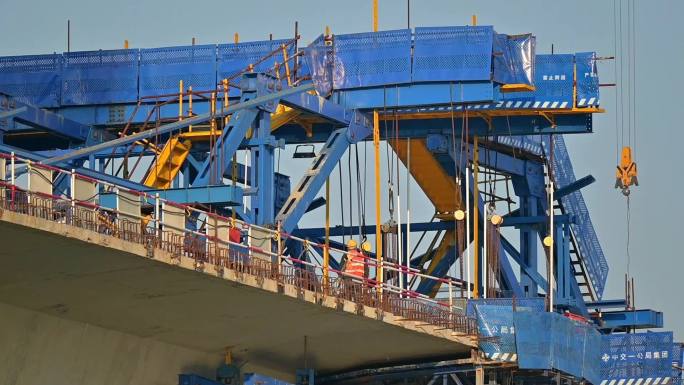 长沙星联路过江大桥建设，桥梁基础施工